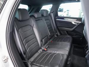 Volkswagen Touareg V6 TDI Executive R-Line - Image 18