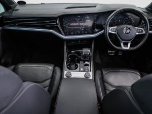 Volkswagen Touareg V6 TDI Executive R-Line - Image 24