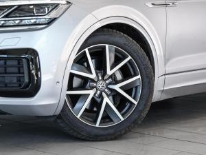 Volkswagen Touareg V6 TDI Executive R-Line - Image 2