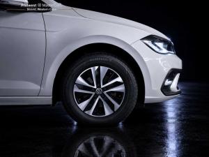 Volkswagen Polo hatch 1.0TSI Life auto - Image 31