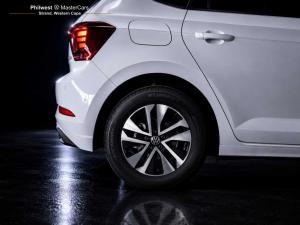 Volkswagen Polo hatch 1.0TSI Life auto - Image 32