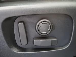 Land Rover Discovery D300 R-Dynamic SE - Image 12