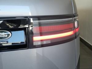 Land Rover Discovery D300 R-Dynamic SE - Image 14