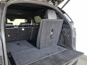 Land Rover Discovery D300 R-Dynamic SE - Image 16