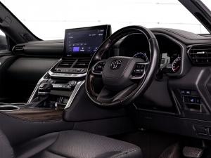 Toyota Land Cruiser 300 3.3D ZX - Image 32