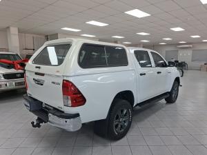 Toyota Hilux 2.4GD-6 double cab 4x4 Raider manual - Image 2