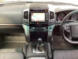 Toyota Land Cruiser 200 4.5D-4D V8 VX - Image 15