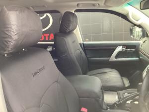 Toyota Land Cruiser 200 4.5D-4D V8 VX - Image 17