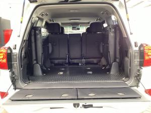 Toyota Land Cruiser 200 4.5D-4D V8 VX - Image 19