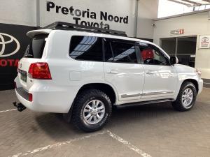 Toyota Land Cruiser 200 4.5D-4D V8 VX - Image 2