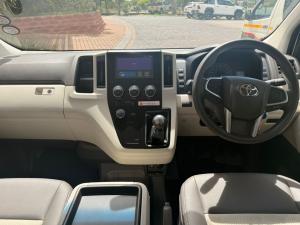 Toyota Quantum 2.8 SLWB bus 14-seater GL manual - Image 6