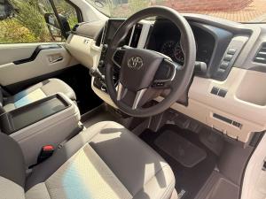 Toyota Quantum 2.8 SLWB bus 14-seater GL manual - Image 7