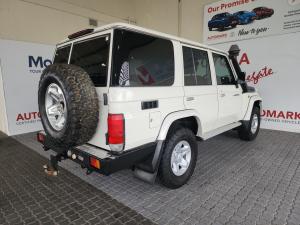 Toyota Land Cruiser 76 4.5D-4D V8 station wagon LX - Image 2