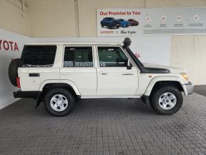 Toyota Land Cruiser 76 4.5D-4D V8 station wagon LX - Image 3