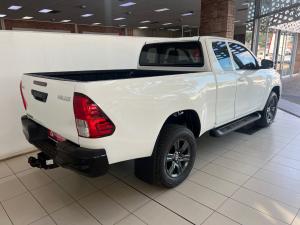 Toyota Hilux 2.4GD-6 Xtra cab Raider manual - Image 2