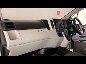 Toyota Quantum 2.8 LWB panel van - Image 7