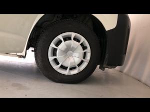 Toyota Quantum 2.8 LWB panel van - Image 17
