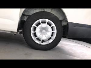 Toyota Quantum 2.8 LWB panel van - Image 19