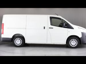 Toyota Quantum 2.8 LWB panel van - Image 3