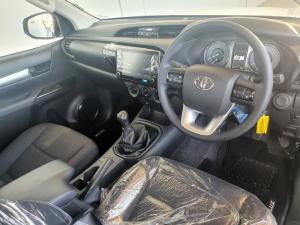 Toyota Hilux 2.4GD-6 single cab Raider manual - Image 7