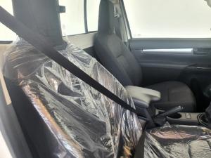 Toyota Hilux 2.4GD-6 single cab Raider manual - Image 8