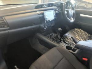 Toyota Hilux 2.4GD-6 single cab Raider manual - Image 9