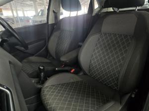 Volkswagen Polo Vivo hatch 1.6 Style - Image 13