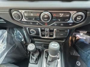 Jeep Wrangler Unlimited 2.0T Sahara - Image 12