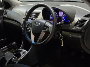 Hyundai Accent sedan 1.6 Fluid - Image 13