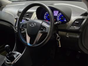 Hyundai Accent sedan 1.6 Fluid - Image 14