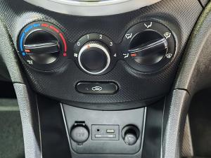 Hyundai Accent sedan 1.6 Fluid - Image 16