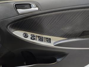 Hyundai Accent sedan 1.6 Fluid - Image 19