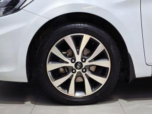 Hyundai Accent sedan 1.6 Fluid - Image 23