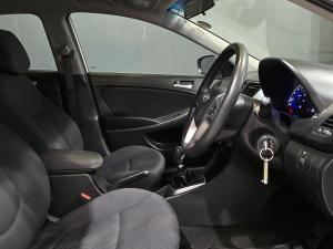 Hyundai Accent sedan 1.6 Fluid - Image 6