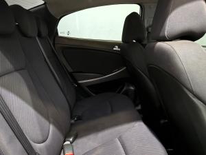 Hyundai Accent sedan 1.6 Fluid - Image 7
