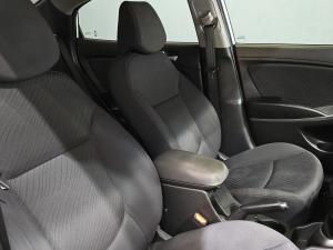 Hyundai Accent sedan 1.6 Fluid - Image 8
