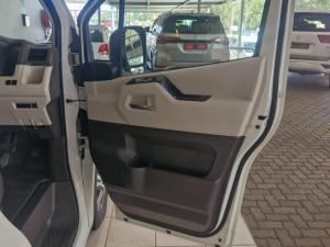 Toyota Quantum 2.8 SLWB bus 14-seater GL auto - Image 11