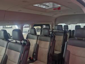Toyota Quantum 2.8 SLWB bus 14-seater GL auto - Image 9
