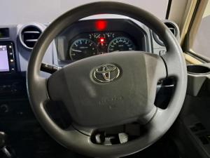 Toyota Land Cruiser 79 4.0 V6 single cab - Image 12