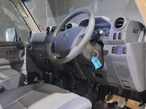 Toyota Land Cruiser 79 4.0 V6 single cab - Image 17