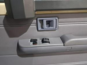 Toyota Land Cruiser 79 4.0 V6 single cab - Image 20