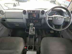 Toyota Land Cruiser 79 2.8GD-6 double cab auto - Image 6