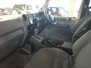 Toyota Land Cruiser 79 2.8GD-6 double cab auto - Image 7