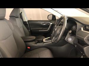 Toyota RAV4 2.0 GX auto - Image 10