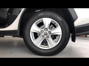 Toyota RAV4 2.0 GX auto - Image 19