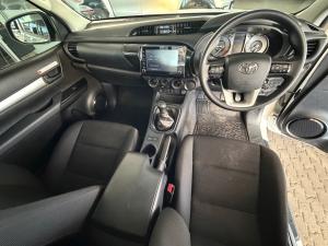 Toyota Hilux 2.4GD-6 single cab Raider manual - Image 6