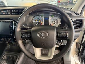 Toyota Hilux 2.4GD-6 single cab Raider manual - Image 8