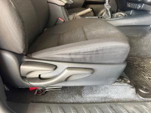 Toyota Hilux 2.4GD-6 single cab Raider manual - Image 13