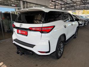 Toyota Fortuner 2.4GD-6 manual - Image 2