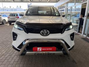 Toyota Fortuner 2.4GD-6 manual - Image 4